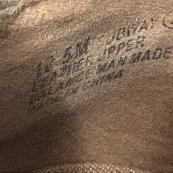 Aerosoles Sophisticated Black and Tan Leather Flats with Snakeskin Texture - Picture 14 of 14